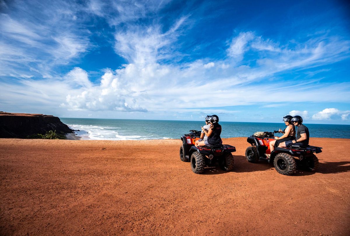 En esta playa de Brasil los turistas pueden practicar actividades al aire libre, hacer paseos en jeep, cuatriciclos y buggies. Imagen: Visit Brasil. En esta playa de Brasil los turistas pueden practicar actividades al aire libre, hacer paseos en jeep, cuatriciclos y buggies. Imagen: Visit Brasil.