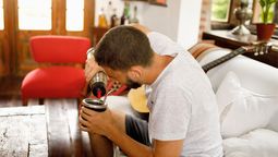 Argentinidad al palo: el invento nacional con el que podrás tomar mate sin distraerte ni dejar de hacer nada Argentinidad al palo: el invento nacional con el que podrás tomar mate sin distraerte ni dejar de hacer nada