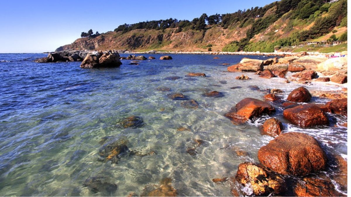 La playa El Tebo causa furor en el turismo de Chile. La playa El Tebo causa furor en el turismo de Chile.