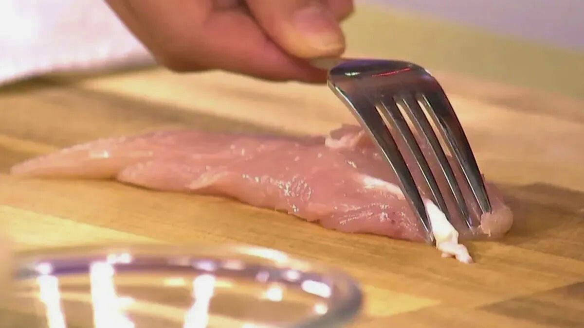 La pechuga de pollo tiene un nervio en su interior