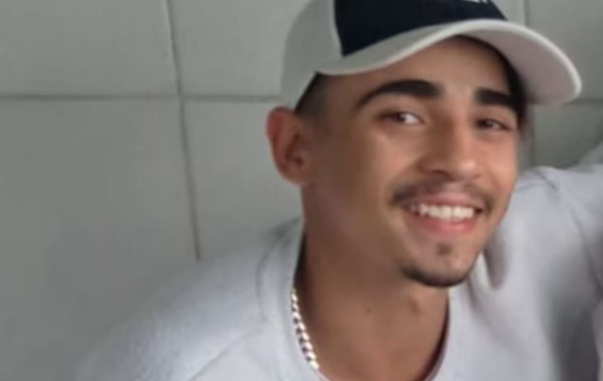 Un empresario persiguió, atropelló y mató a un delivery después de que le rompiera el espejo del auto. Un empresario persiguió, atropelló y mató a un delivery después de que le rompiera el espejo del auto.