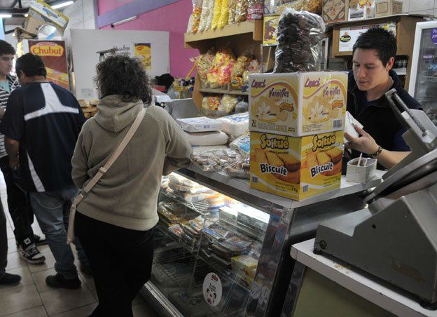 Según el titular de la Federación de Almaceneros, marzo no fue un mal mes. Las ventas repuntaron en negocios chicos y además, se nota que los consumidores eligen productos de segundas marcas, o marcas pyme.&nbsp;