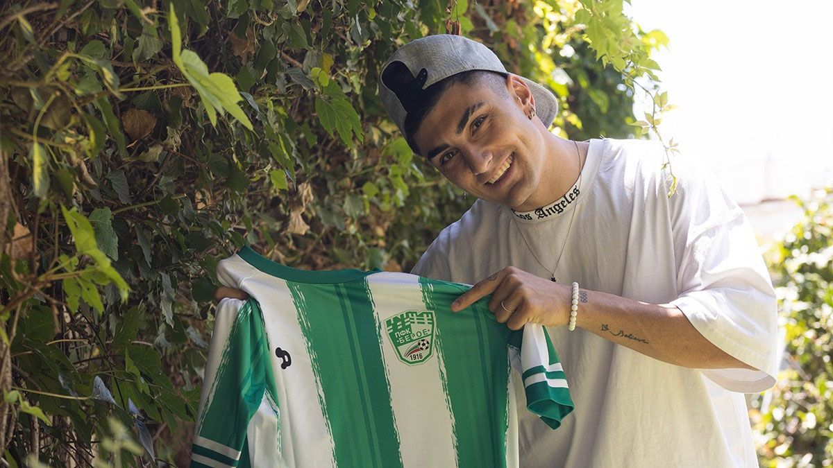 Politino juega en el fútbol búlgaro. Politino juega en el fútbol búlgaro.