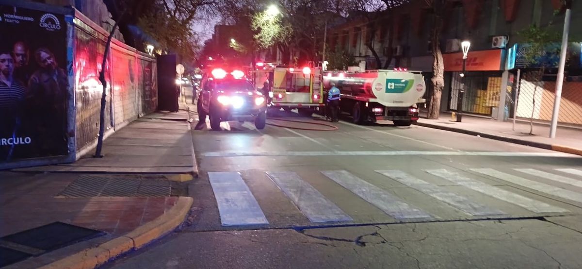 Despliegue de Bomberos por calle Patricias Mendocinas.
