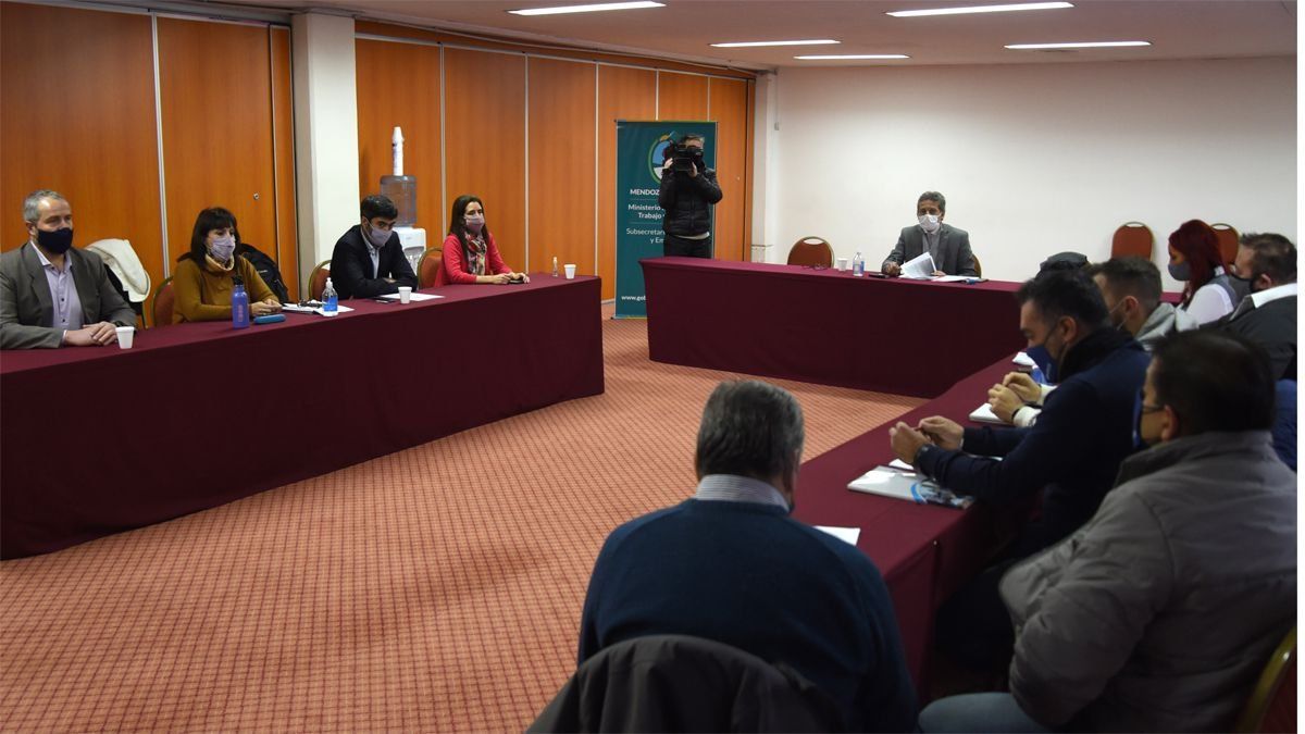 Las paritarias estatales reabrieron su discusión en Mendoza.