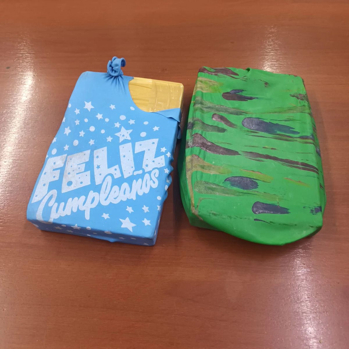 Las mujeres, de 30 y 35 años, llevaban dos paquetes de cocaína que pesaron en total 2 kilogramos. Las mujeres, de 30 y 35 años, llevaban dos paquetes de cocaína que pesaron en total 2 kilogramos.