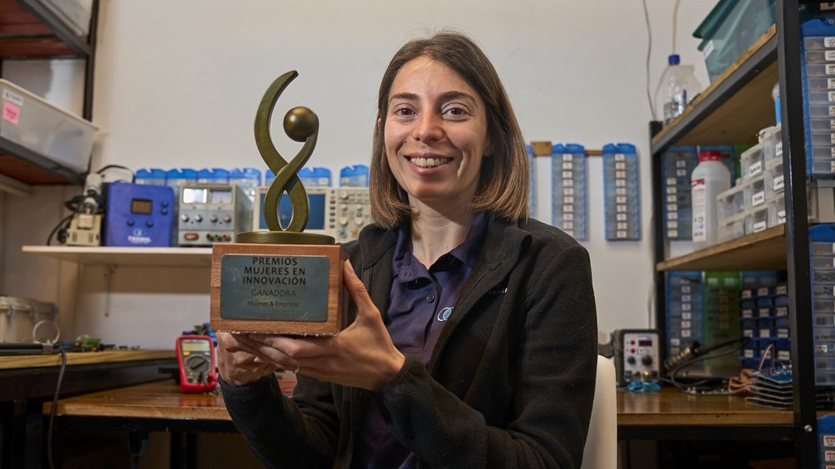 Guadalupe con su premio a Mujeres en Innovación que le entregó la Municipalidad de la Ciudad de Mendoza. Guadalupe con su premio a Mujeres en Innovación que le entregó la Municipalidad de la Ciudad de Mendoza.