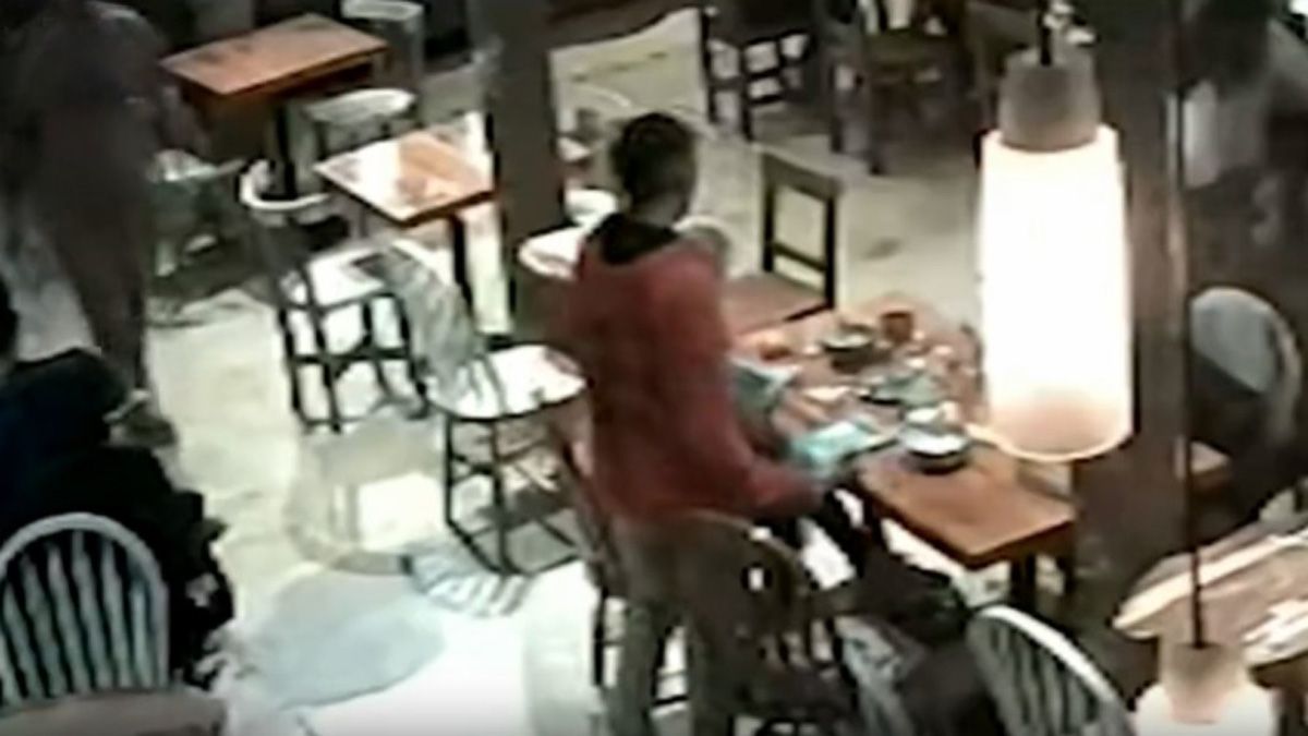 El dueño de un bar redujo a un ladrón que le robó el teléfono celular a una clienta, en Palermo
