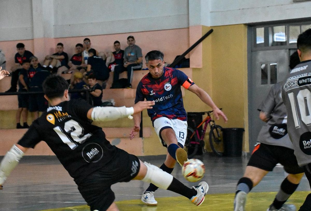 Regatas, campeón vigente, está en octavos.