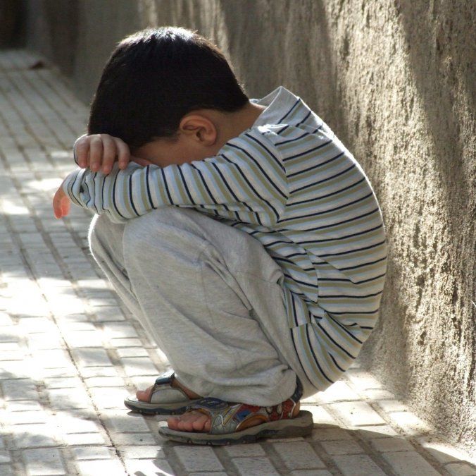 Chicos: ¿qué les pasa cuando padres tardan en pasarlos a buscar?