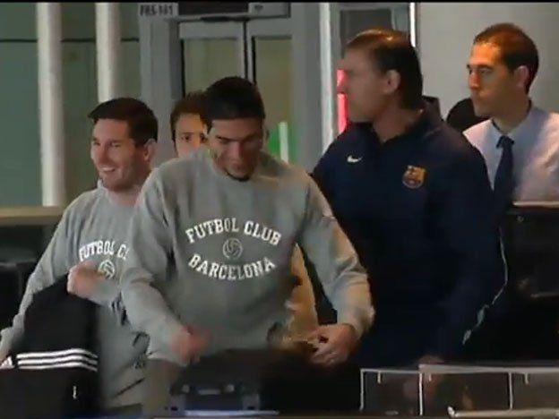 Mirá como cachearon a Lionel Messi en el aeropuerto de Barcelona