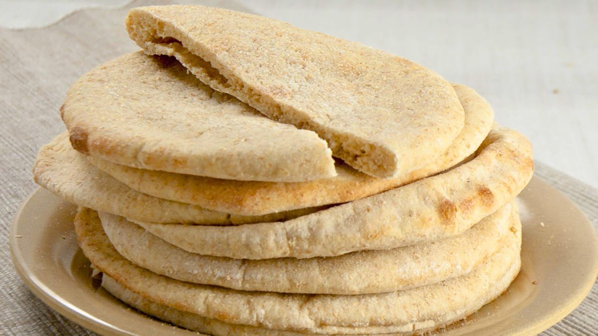 Cómo hacer Pan pita clásico: la receta tierna y suave con 5 ingredientes y en 7 minutos