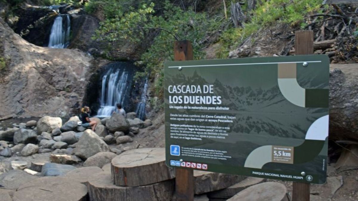 La cascada que es un lugar mágico en Bariloche.