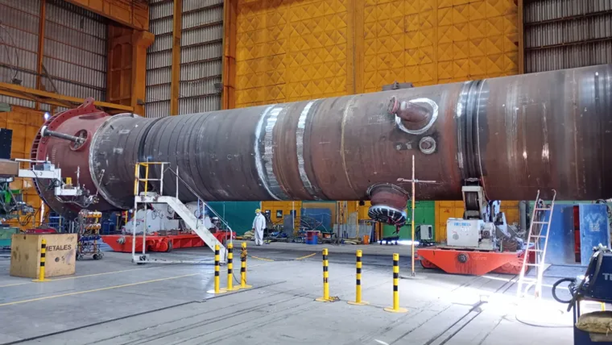 El reactor que paseará por distintos puntos de Mendoza pesa más de 400 toneladas El reactor que paseará por distintos puntos de Mendoza pesa más de 400 toneladas