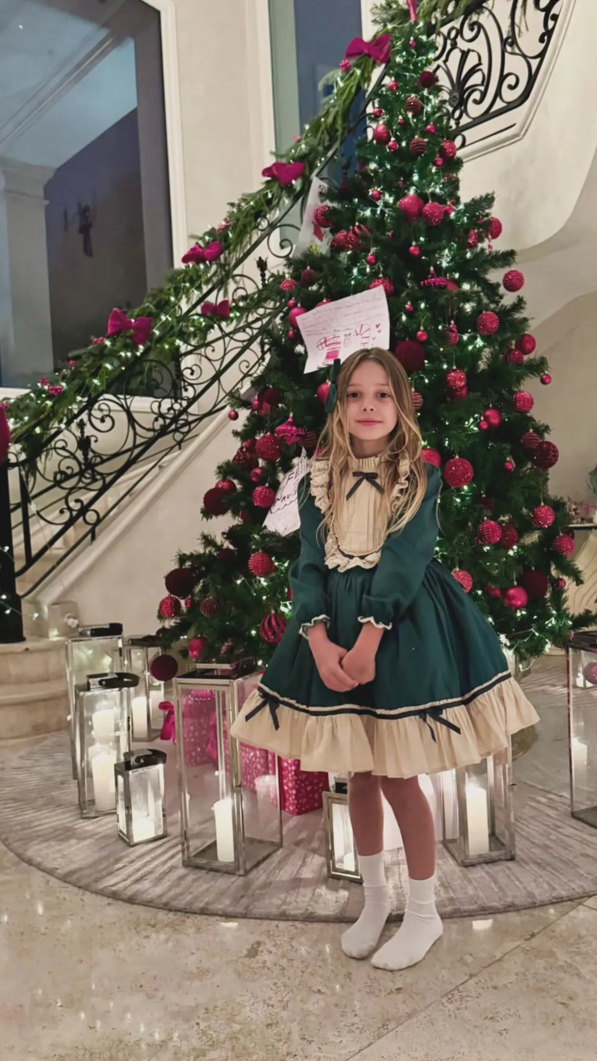 El look de Magnolia Vicuña para Navidad. El look de Magnolia Vicuña para Navidad.