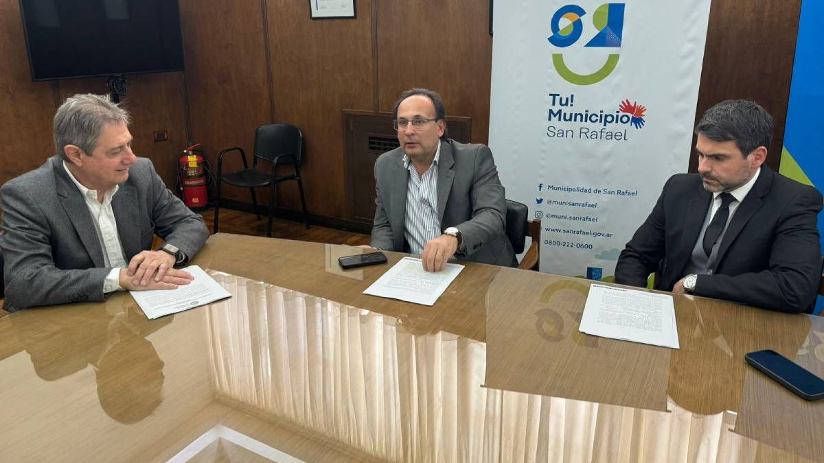 Omar Félix, Alfredo Juri Stica (director de Asuntos Legales) y Francisco Perdigues (director de Auditoría). Omar Félix, Alfredo Juri Stica (director de Asuntos Legales) y Francisco Perdigues (director de Auditoría).