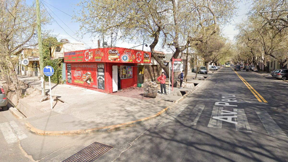 Esteban el Plancha Palombarini, de 38 años, fue asesinado de tres disparos dentro del quiosco de calle Vendimiadores y Perú, en la Cuarta Sección, de Capital.