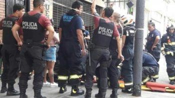 Un niño de 5 años cayó desde una terraza y se salvó