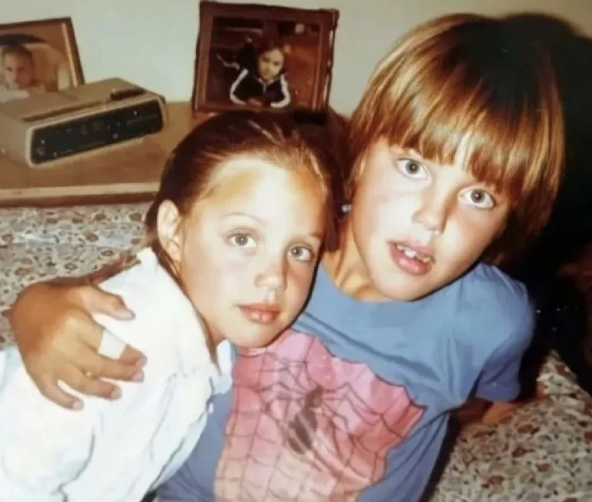 Angelina Jolie and her older brother James Haven as children.
