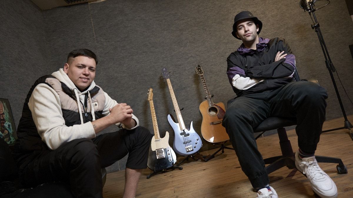Facu Rivas grabó "Llámame" en el estudio del productor musical Pati Beats. Juntos compusieron el tema. Facu Rivas grabó "Llámame" en el estudio del productor musical Pati Beats. Juntos compusieron el tema.