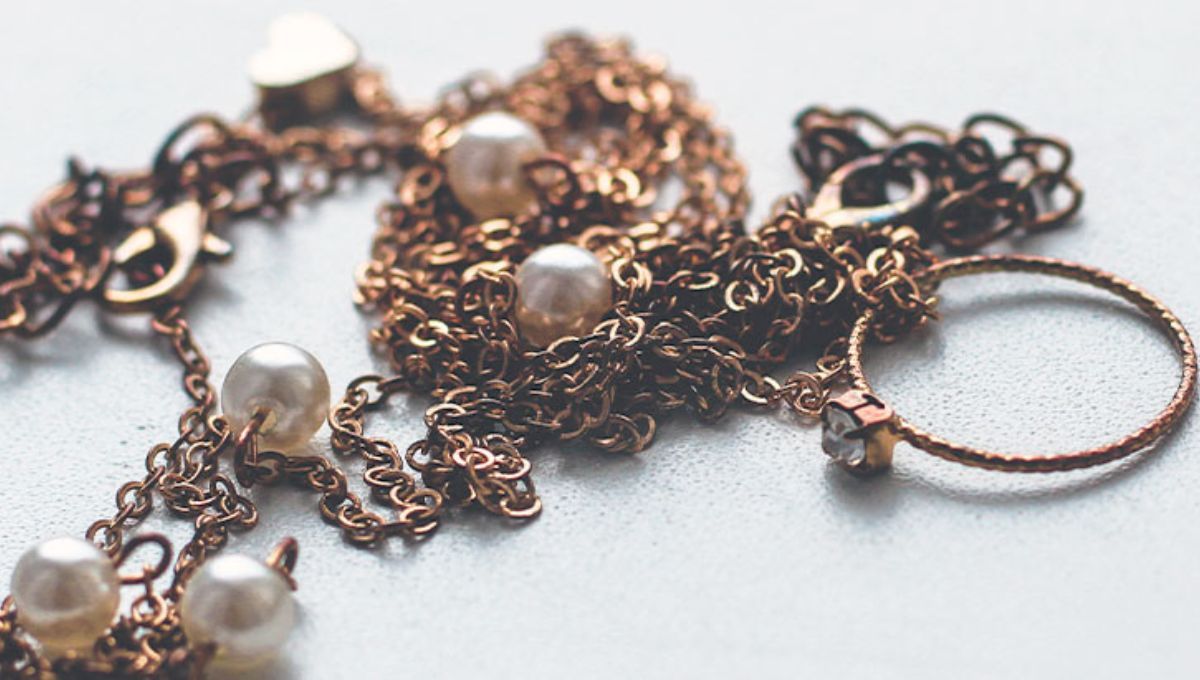 Limpiar joyas. Limpiar joyas.