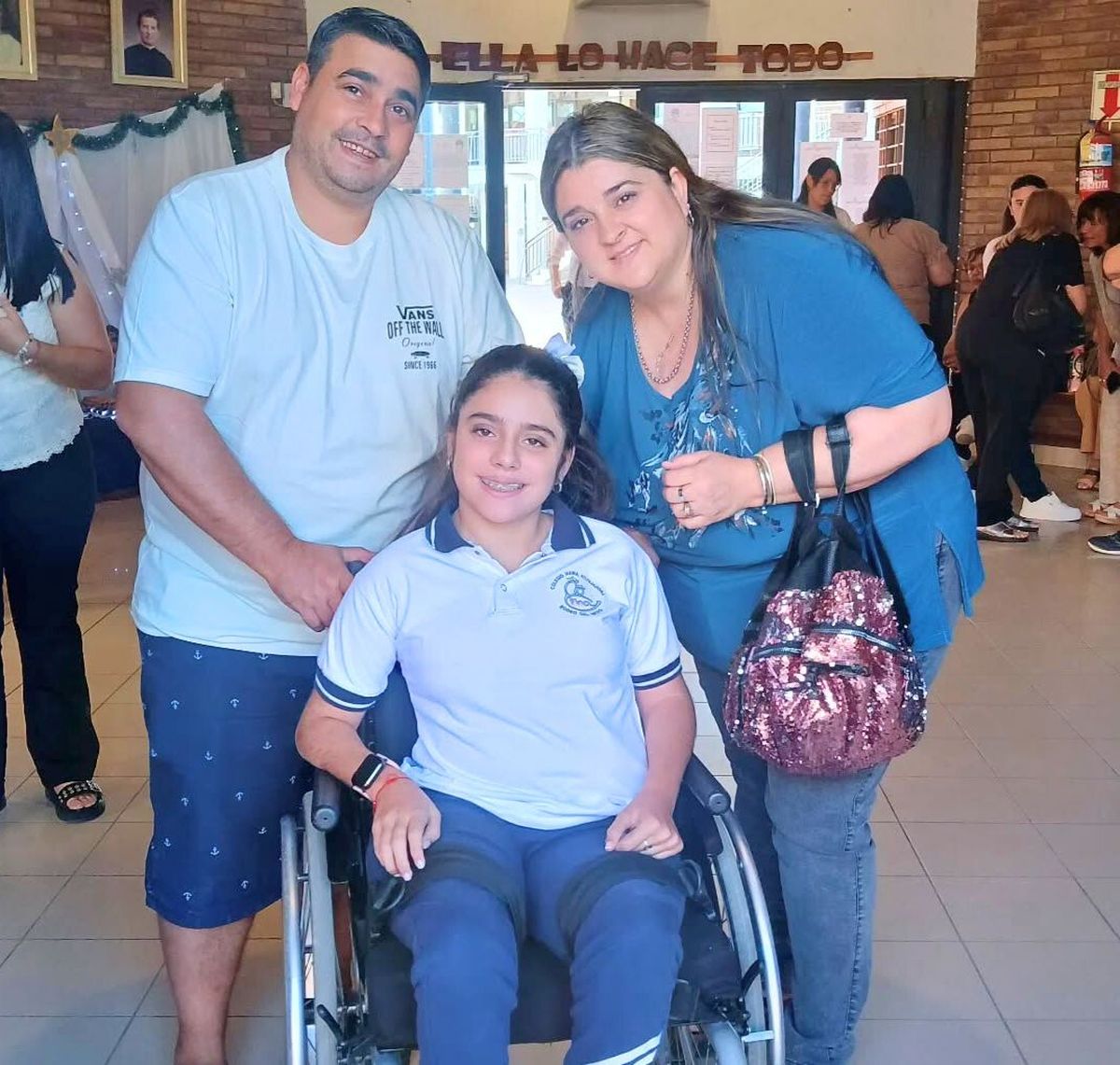 Junto a sus padres, que la acompañaron en todo el proceso. La pequeña es su mayor orgullo. Junto a sus padres, que la acompañaron en todo el proceso. La pequeña es su mayor orgullo.