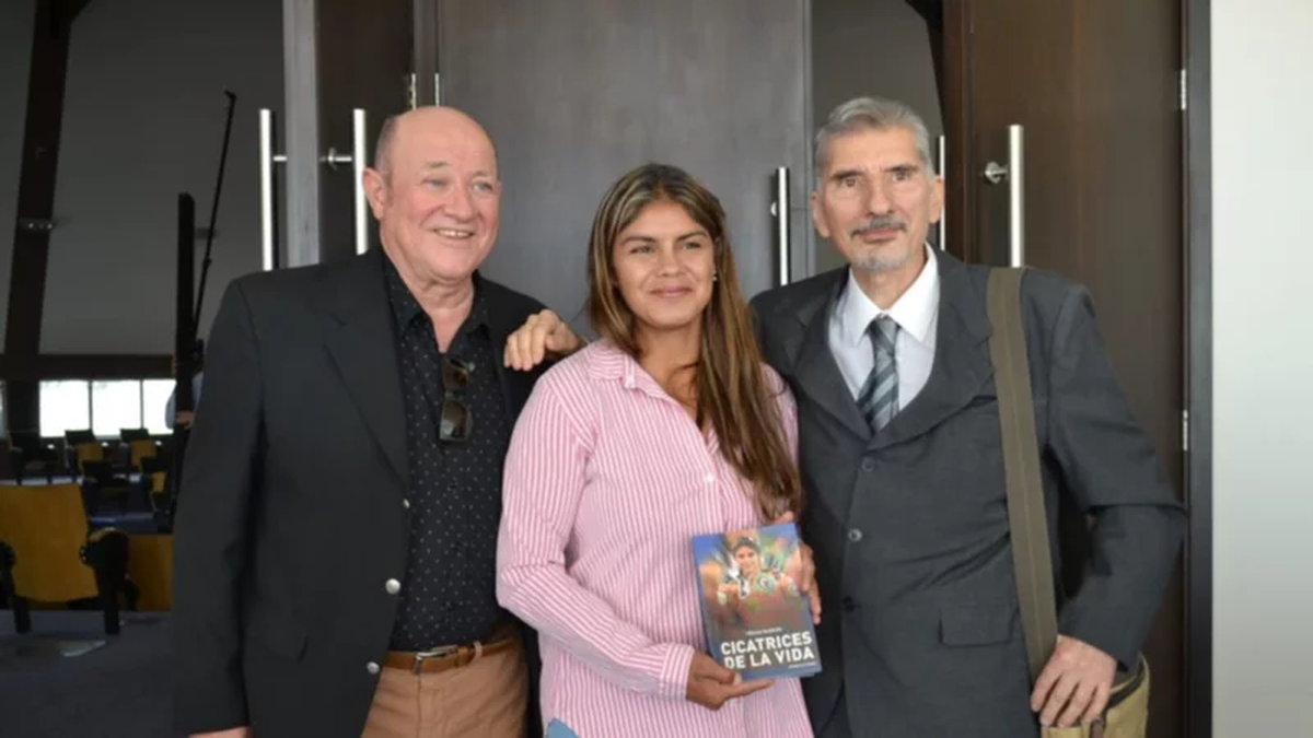 Marcos con los periodistas Suarez y Fabián Galdi.