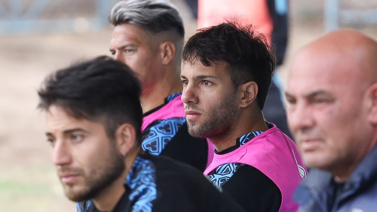 Ezequiel Navarro Montoya en el banco de Gutiérrez ante Estudiantes de San Luis (UNO/Cristian Lozano) Ezequiel Navarro Montoya en el banco de Gutiérrez ante Estudiantes de San Luis (UNO/Cristian Lozano)