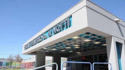 La menor de cuatro años, que sufrió un accidente en Las Heras, al caer de árbol, se encuentra en la sala de Terapia Intensiva abierta del Hospital Notti, con diagnóstico de trauma de cráneo y convulsiones.