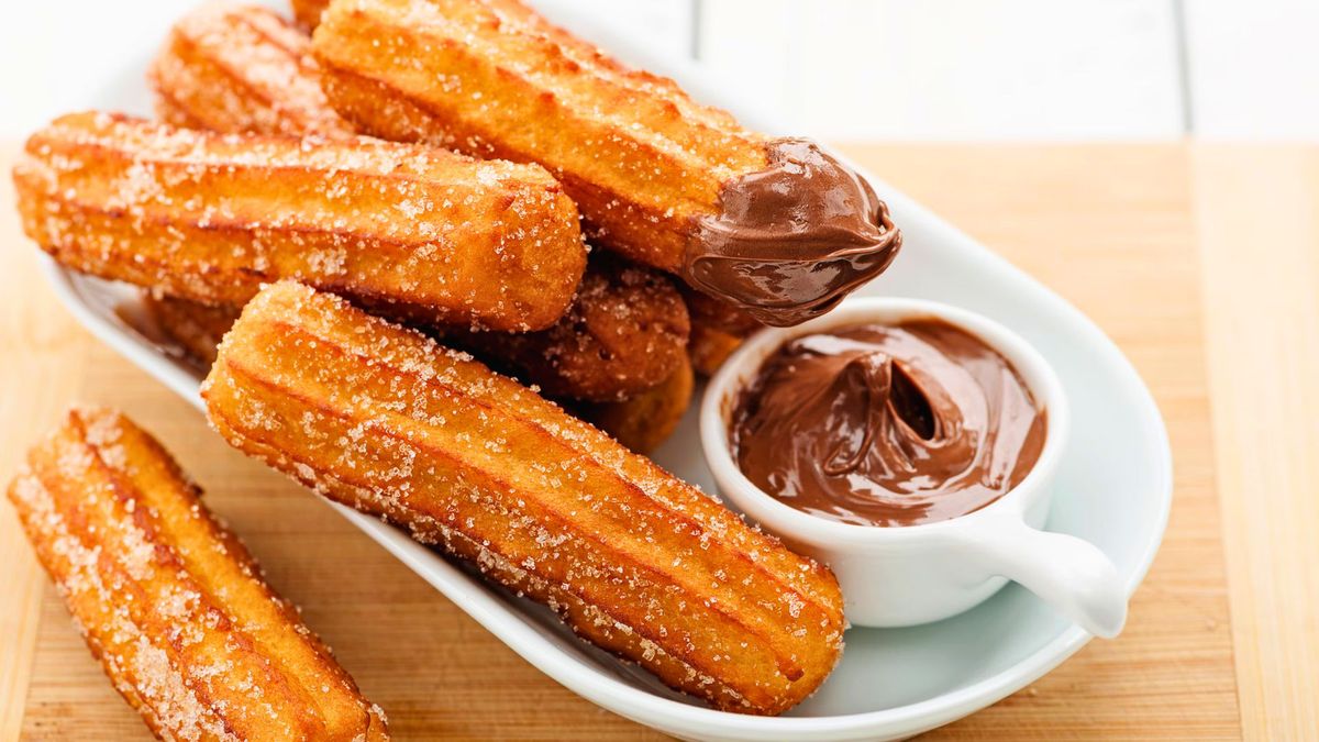 Aprende a preparar la receta de churros de feria con salsa de chocolate. Foto: gentileza maizena.