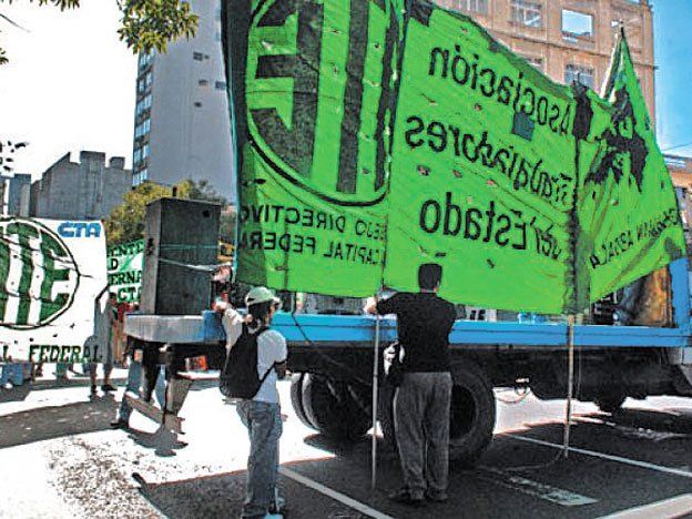 Estatales porteños reiteraron su pedido del 32% de aumento
