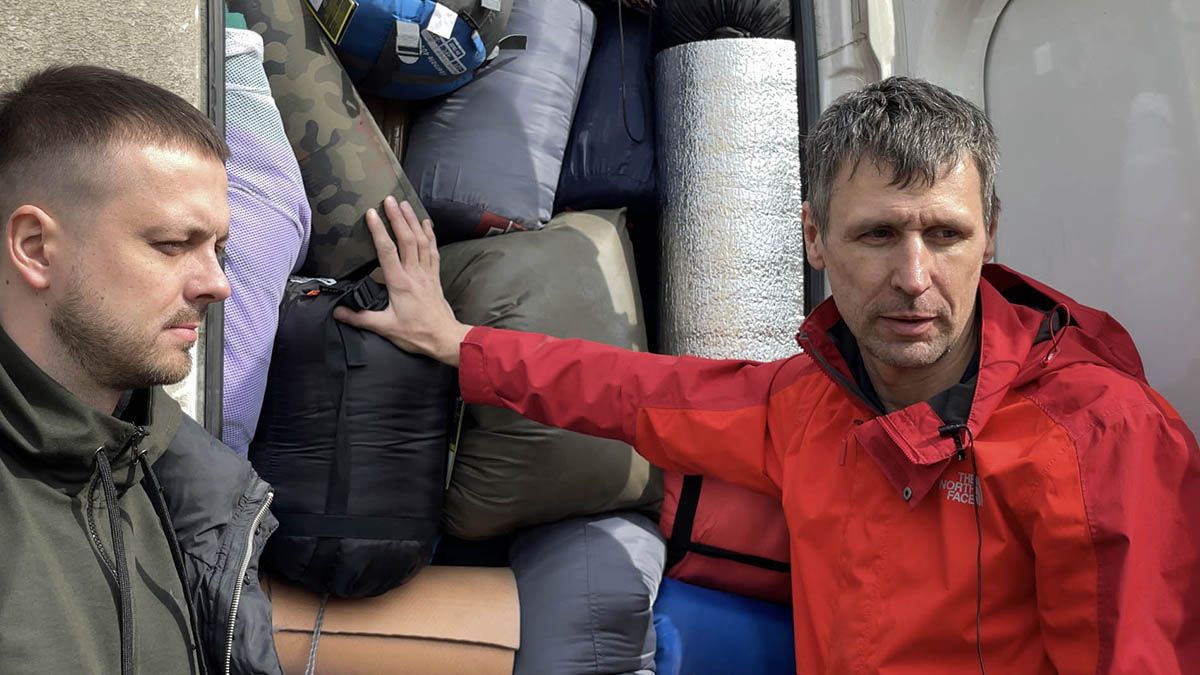 Guerra Rusia - Ucrania: las estaciones de trenes ucranianas congregan gente que quiere una oportunidad de escapar o de viajar a encontrarse con sus seres queridos.