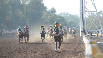 El Hipódromo abrió sus puertas para el clásico Santo Patrono Santiago