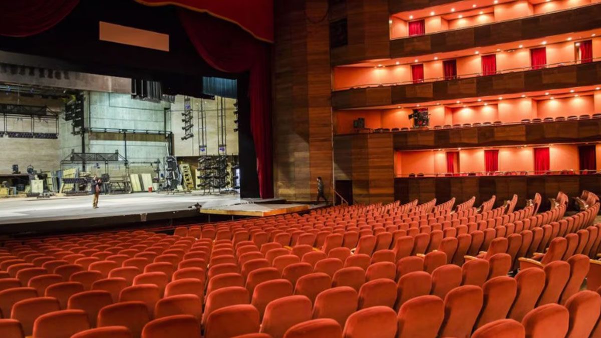 La Justicia trata de determinar las causas de la muerte de una joven de 26 años cuyo cuerpo fue encontrado en el subsuelo de un teatro.