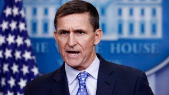 Trump altera ahora su versión sobre por qué despidió a Flynn