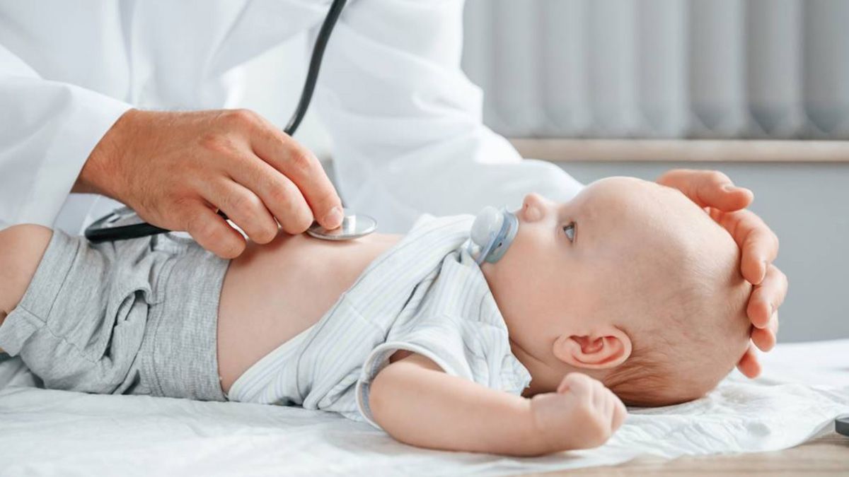 Las infecciones respiratorias agudas ocurre con mayor frecuencia en los meses de otoño-invierno y afecta sobre todo a los menores de 1 año Las infecciones respiratorias agudas ocurre con mayor frecuencia en los meses de otoño-invierno y afecta sobre todo a los menores de 1 año