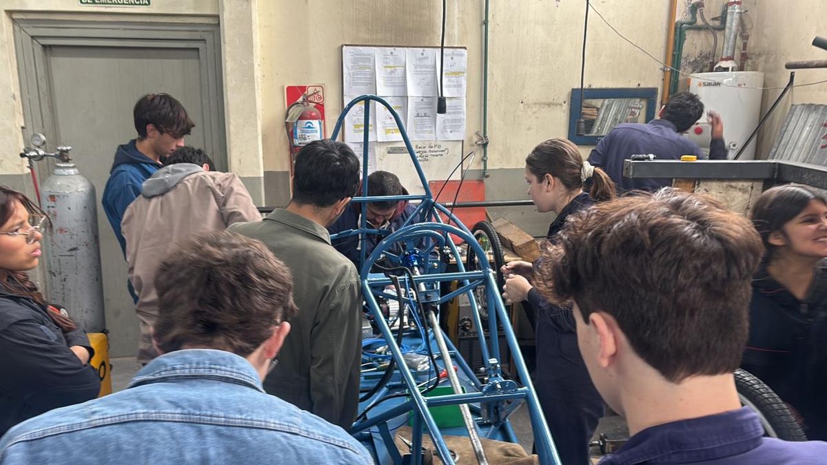 Son 12 chicos y chicas de la escuela Pablo Nogués. Son 12 chicos y chicas de la escuela Pablo Nogués.