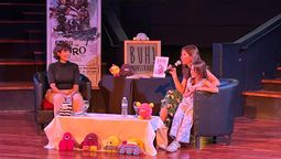 Andrea Delfino junto a su hija Emiliana durante la presentación del libro que es un legado de su hermana, fallecida de cáncer. A su lado,&nbsp; la presentadora Soledad Pallares.