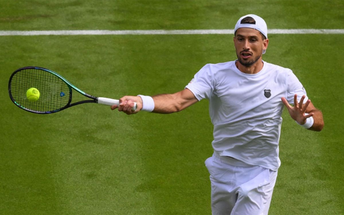 Pedro Cachin jugó en buen nivel ante Djokovic en la primera ronda de Wimbledon Pedro Cachin jugó en buen nivel ante Djokovic en la primera ronda de Wimbledon