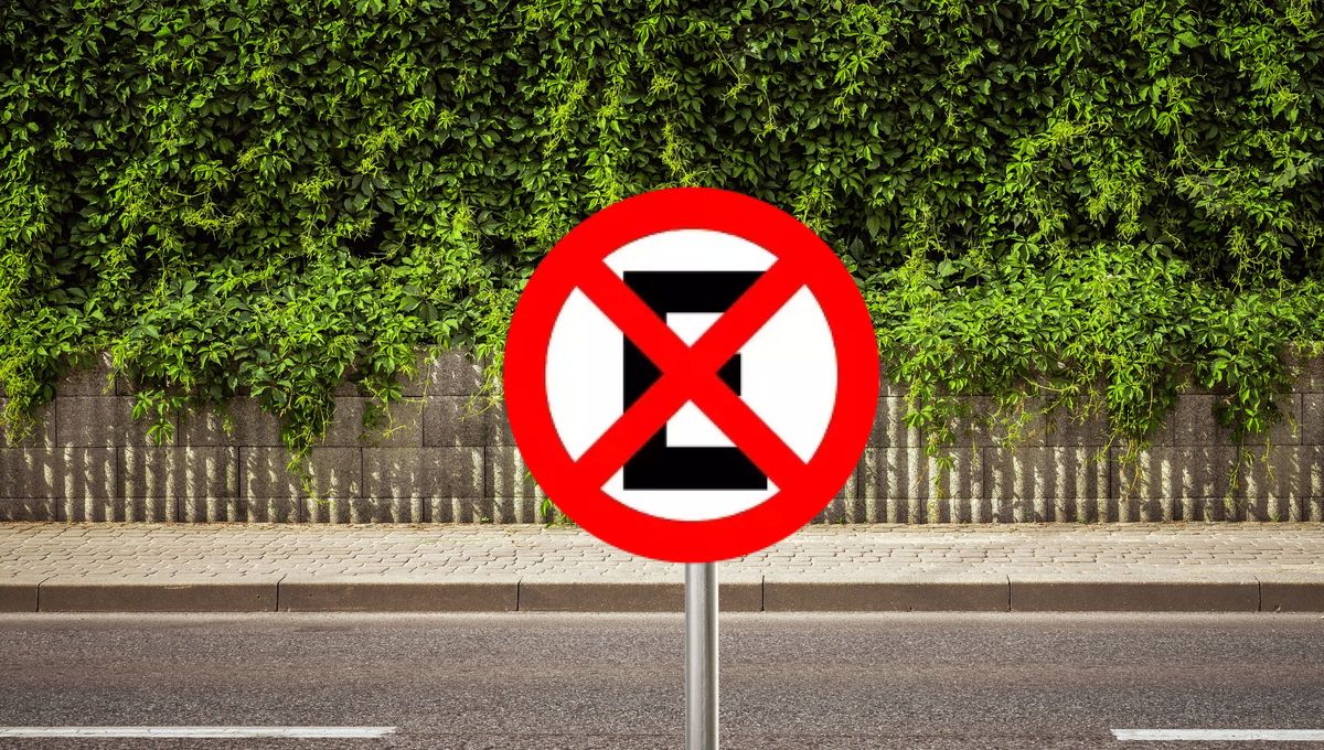 La señal de tránsito R9, que indica la prohibición de estacionar y detenerse. La señal de tránsito R9, que indica la prohibición de estacionar y detenerse.