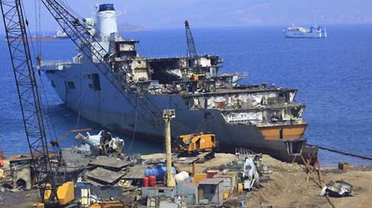 El HMS Invencible fue desguazado en Turquía. El HMS Invencible fue desguazado en Turquía.