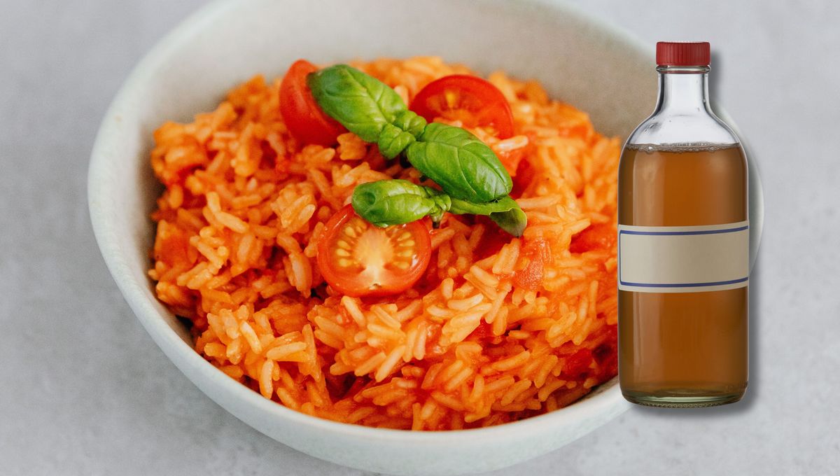 Coloca un chorrito de vinagre de manzana o de vino para mejorar el sabor de tu risotto. Coloca un chorrito de vinagre de manzana o de vino para mejorar el sabor de tu risotto. 