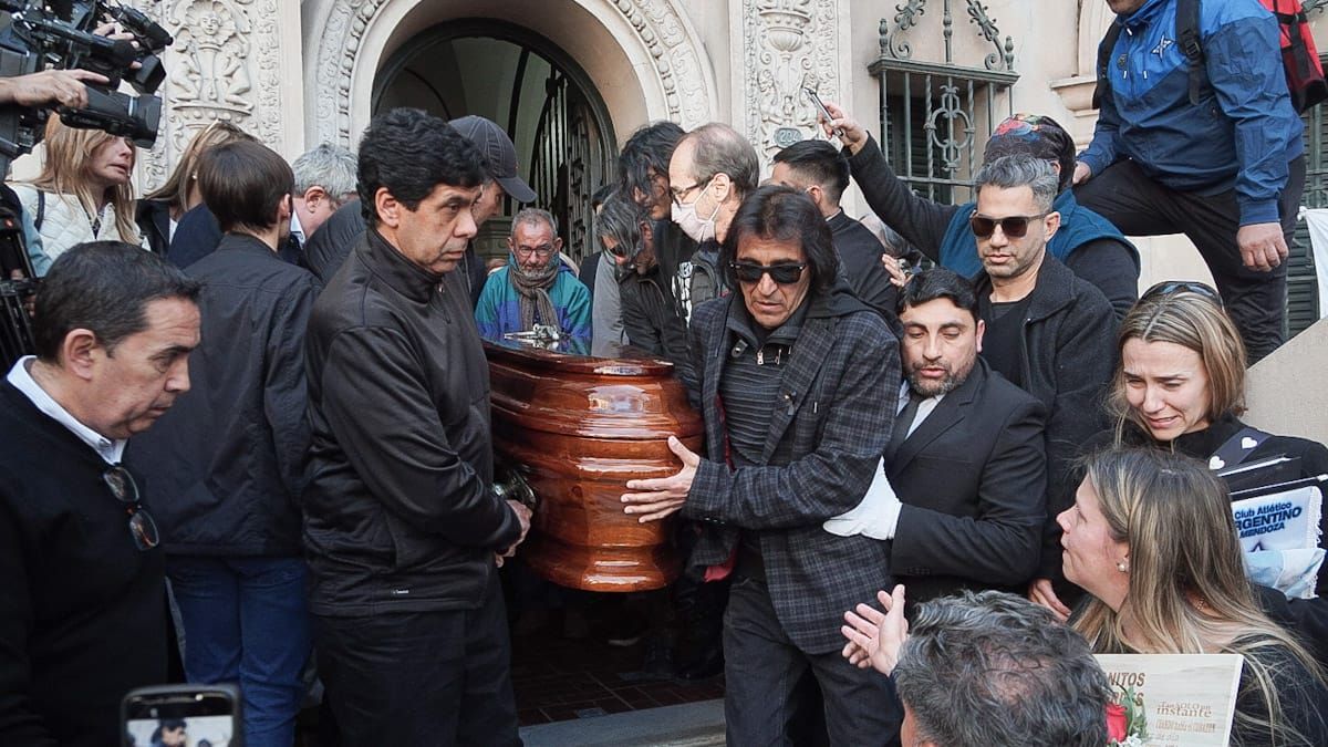 Los restos de Marciano Cantero fueron al salir del Ministerio de Cultura.