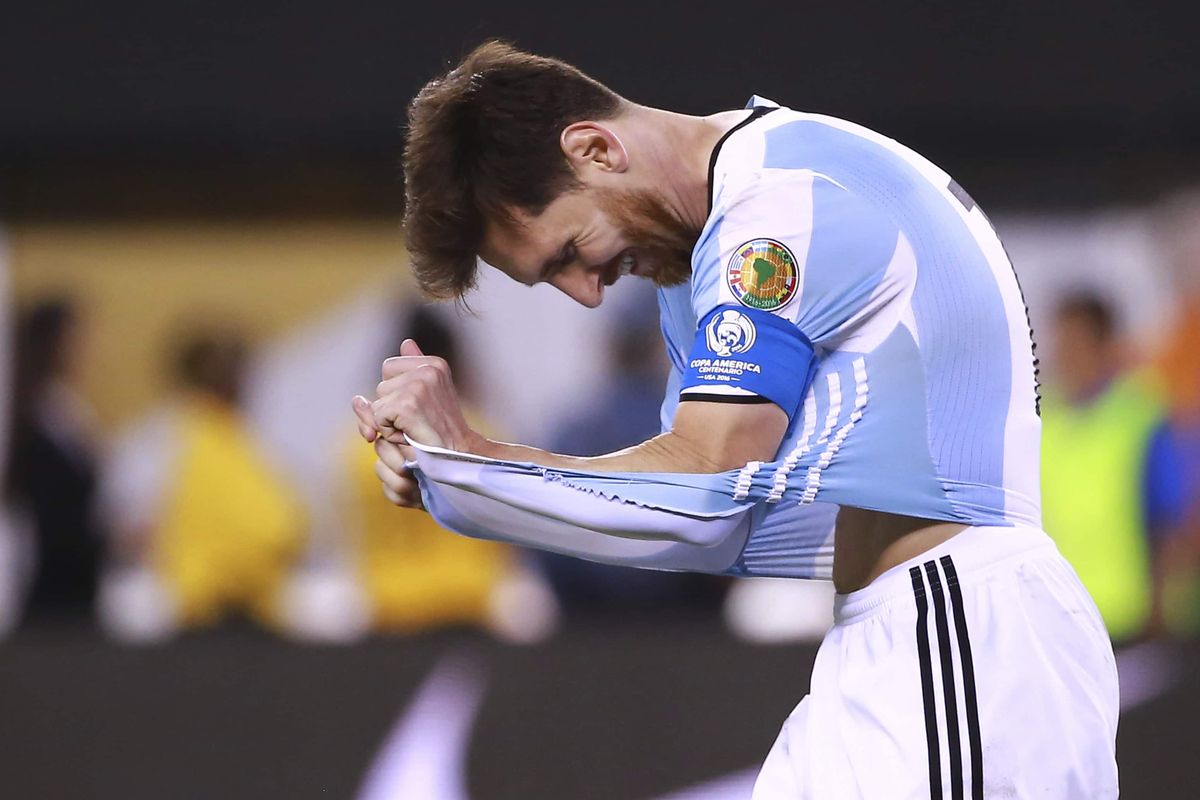 Lionel Messi vivió su dìa más triste con la Selección argentina ante Chile, en Nueva Jersey, por la Copa América. Lionel Messi vivió su dìa más triste con la Selección argentina ante Chile, en Nueva Jersey, por la Copa América.