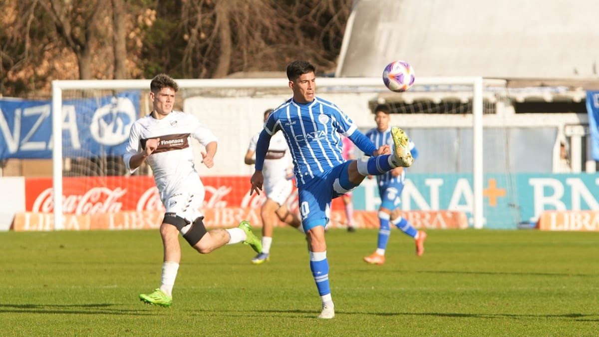 Salomón Rodríguez marcó uno de los goles ante Defensores Unidos de Zárate por la Copa Argentina. Salomón Rodríguez marcó uno de los goles ante Defensores Unidos de Zárate por la Copa Argentina.