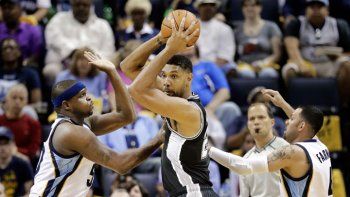 San Antonio le ganó a Memphis, barrió la serie y avanzó en los playoffs