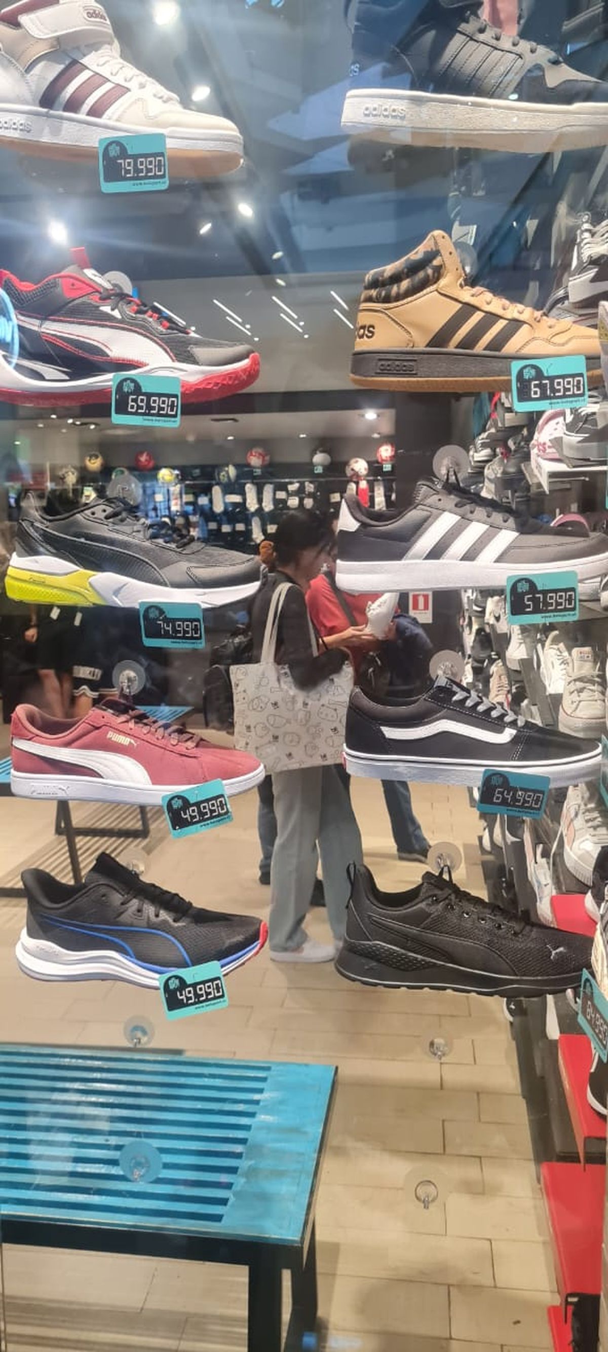 Variedad de marcas y modelos en Chile. Variedad de marcas y modelos en Chile.