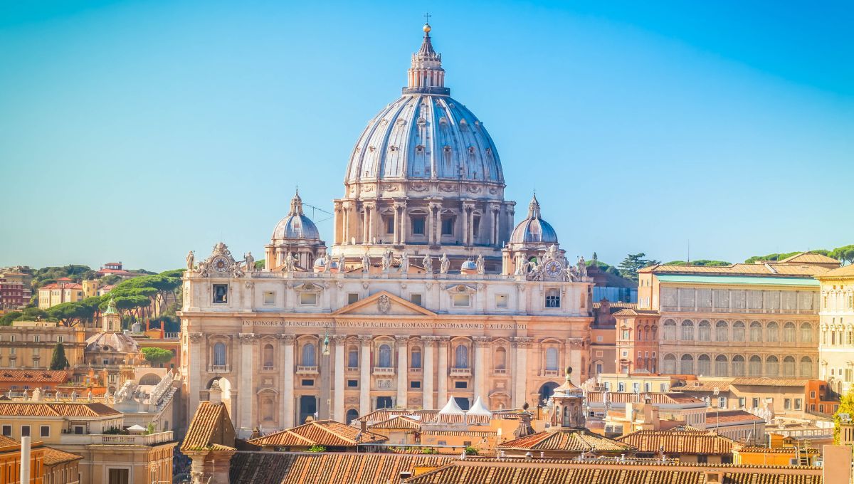 Basílica de San Pedro ubicada en la Ciudad del Vaticano, en Roma. Basílica de San Pedro ubicada en la Ciudad del Vaticano, en Roma.