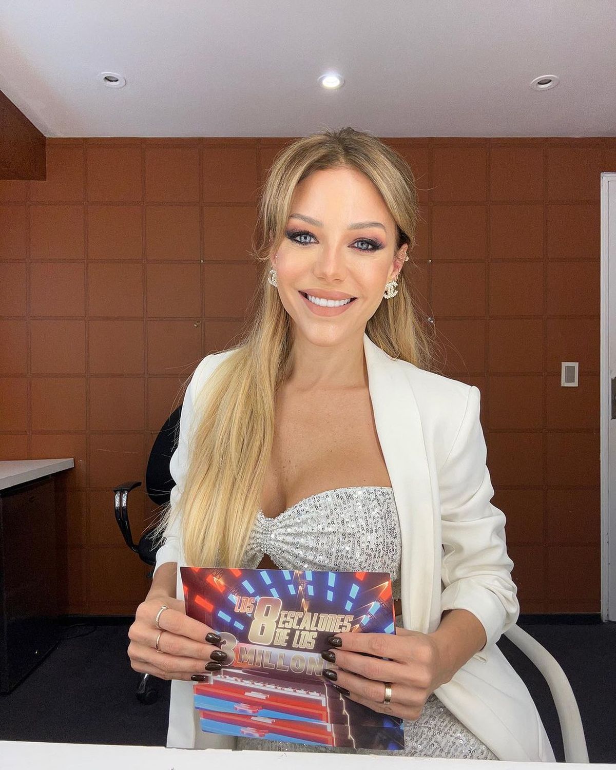 Evangelina Anderson derritió las redes sociales con un conjunto sastrero muy sensual. Evangelina Anderson derritió las redes sociales con un conjunto sastrero muy sensual.