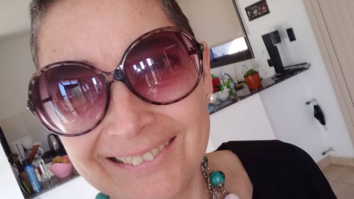 La docente mendocina encabeza una campaña de concientización para conseguir donantes de sangre y médula ósea para los tratamientos anticancerígenos.